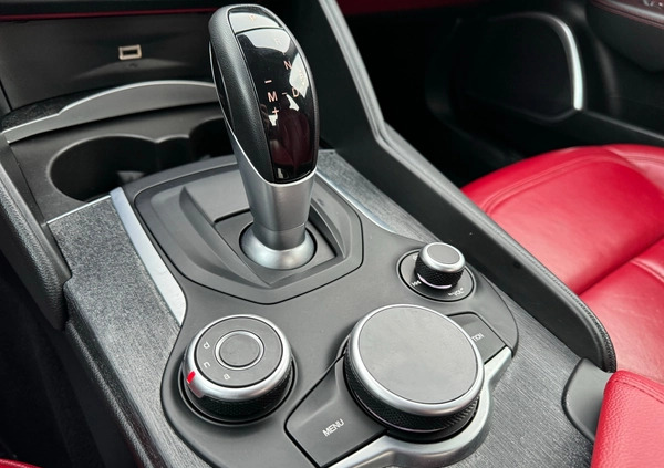 Alfa Romeo Giulia cena 104550 przebieg: 61257, rok produkcji 2019 z Rzeszów małe 211